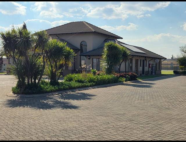 3 BEDROOM TOWNHOUSE FOR SALE IN PARKRAND